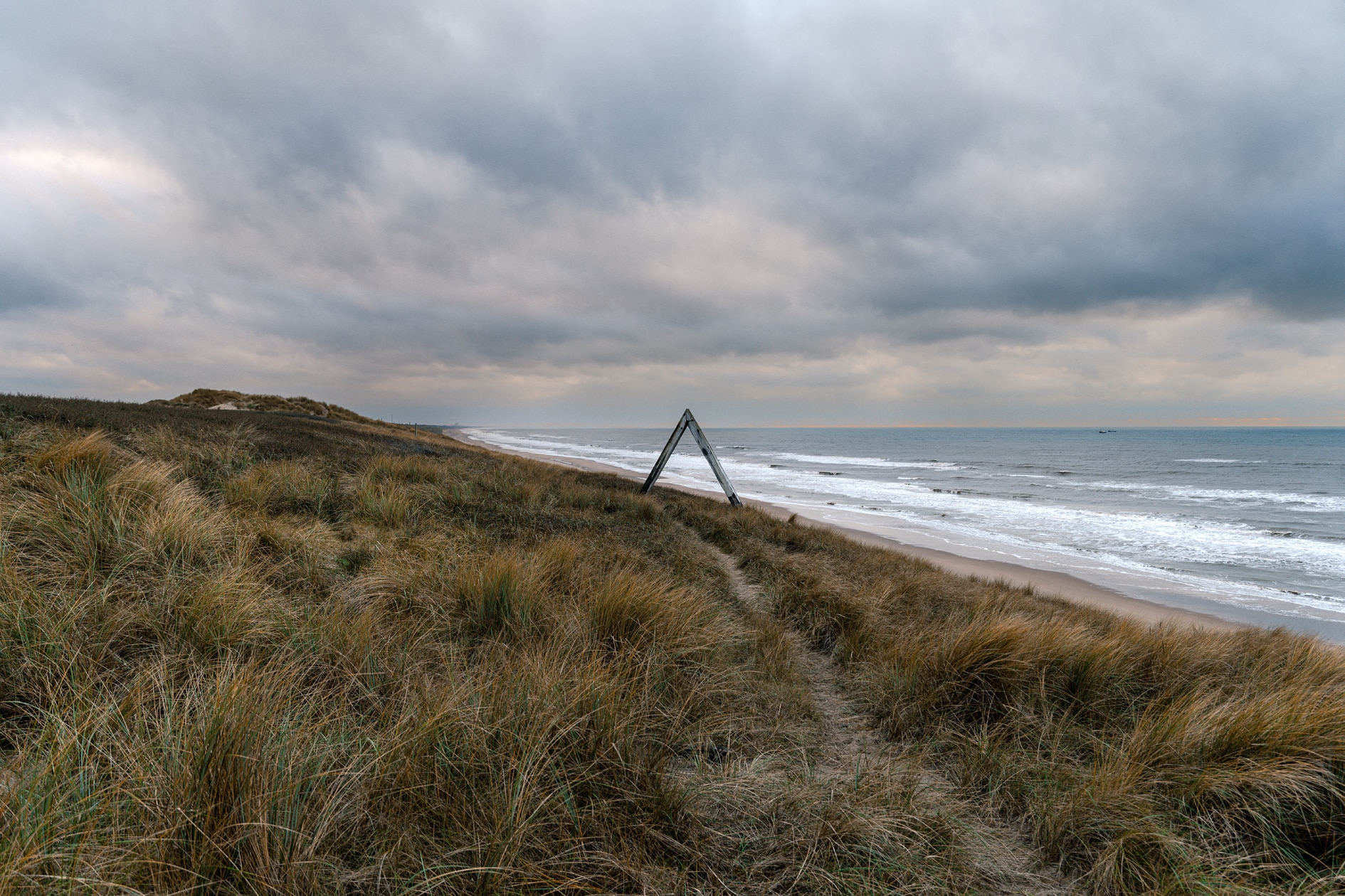 Foto vanaf de zeereep van een van de uitkijkpunten bij Natuurreservaat Noordvoort tussen Zandvoort en Noordwijk