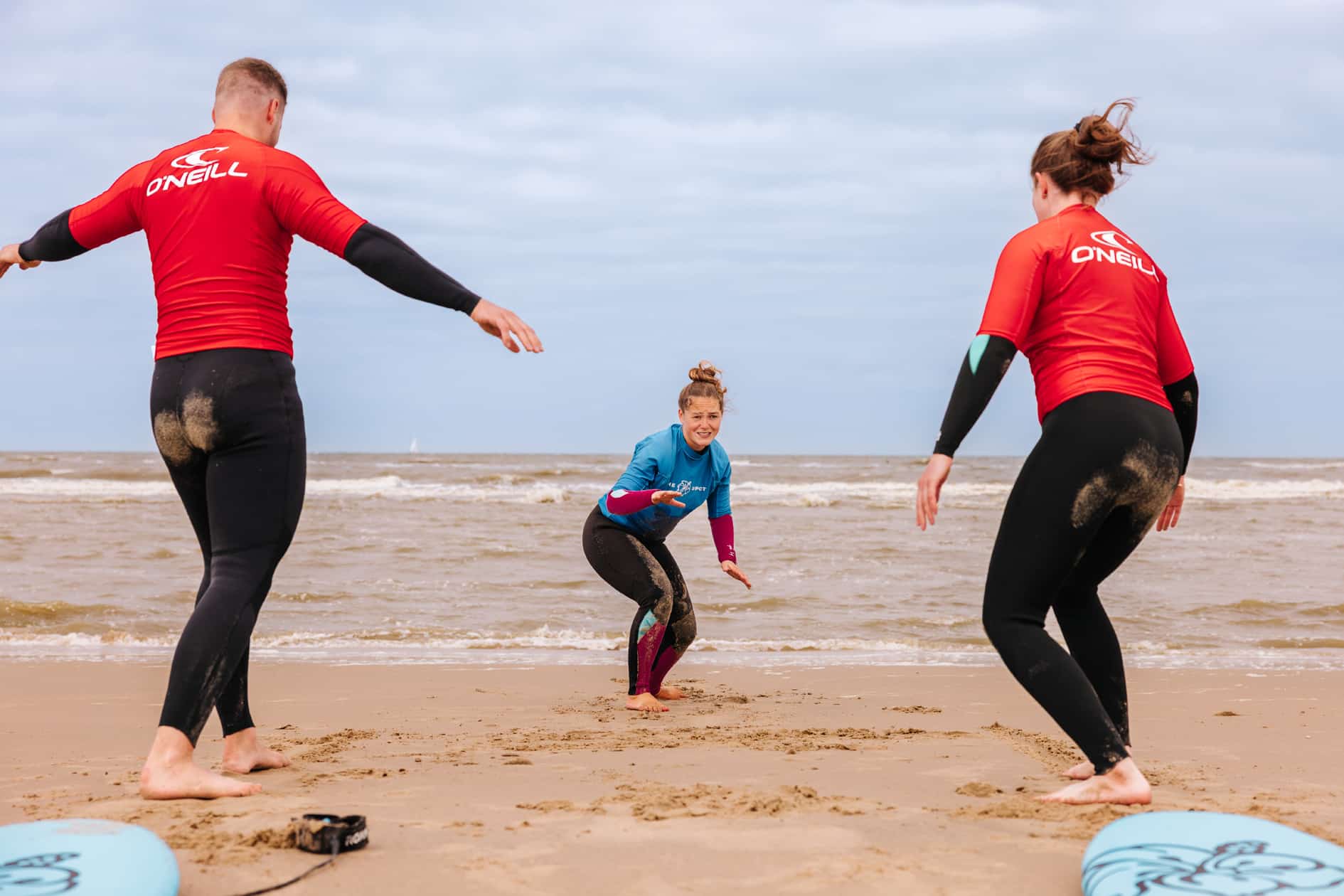 Oefen op het droge voor de golfsurfles