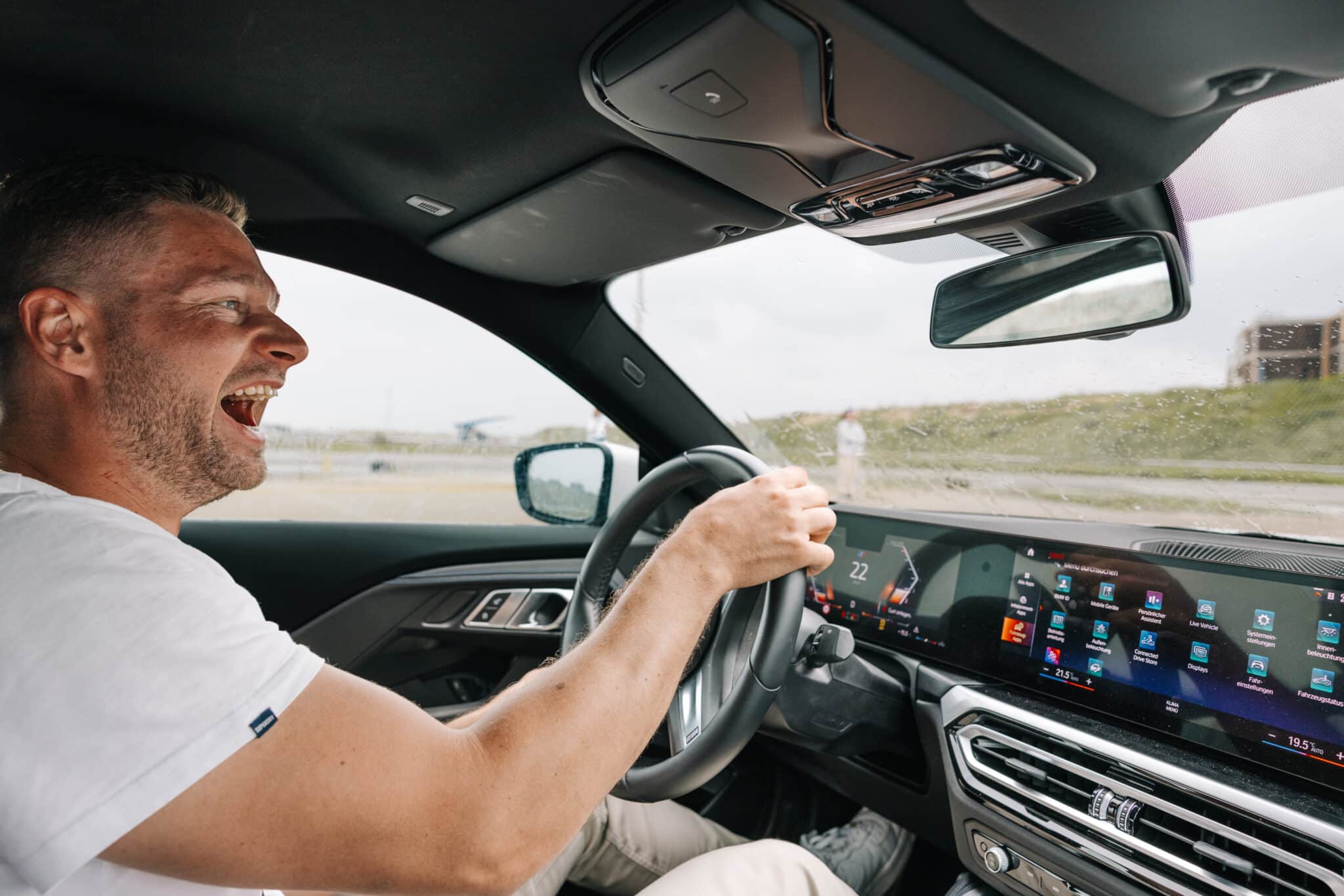 Bobslee kampioen Johannes Lochner tijdens een anti slipcursus b ij BMW Driving Experience Slotemakers