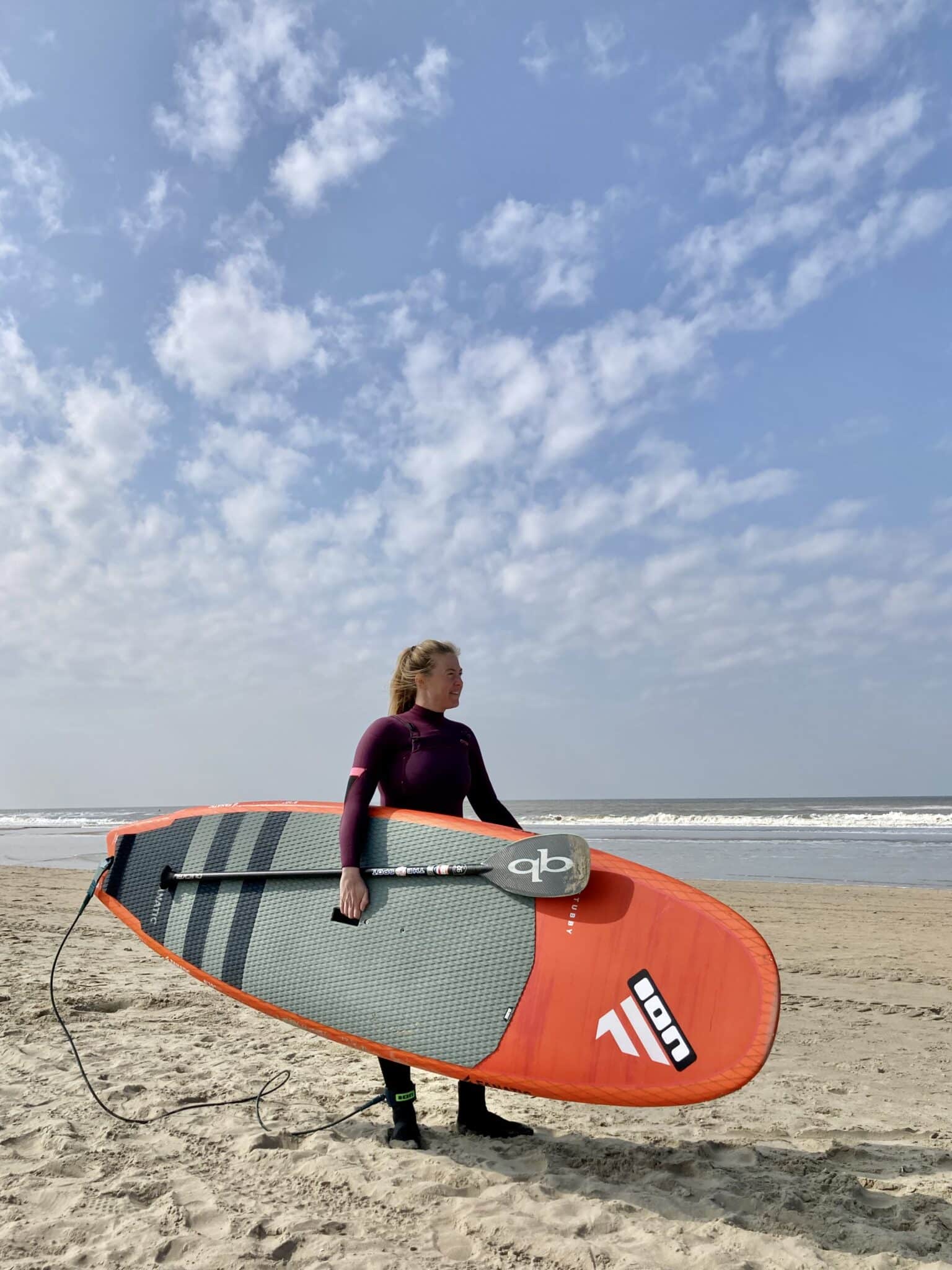 Vrouwelijke Supper klaar om te gaan suppen in de noordzee