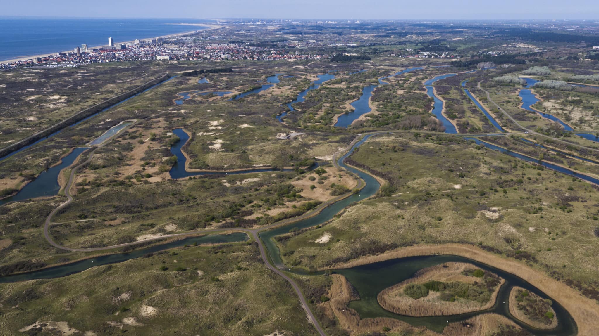 Drone shot van de Amsterdamse Waterleidingduinen