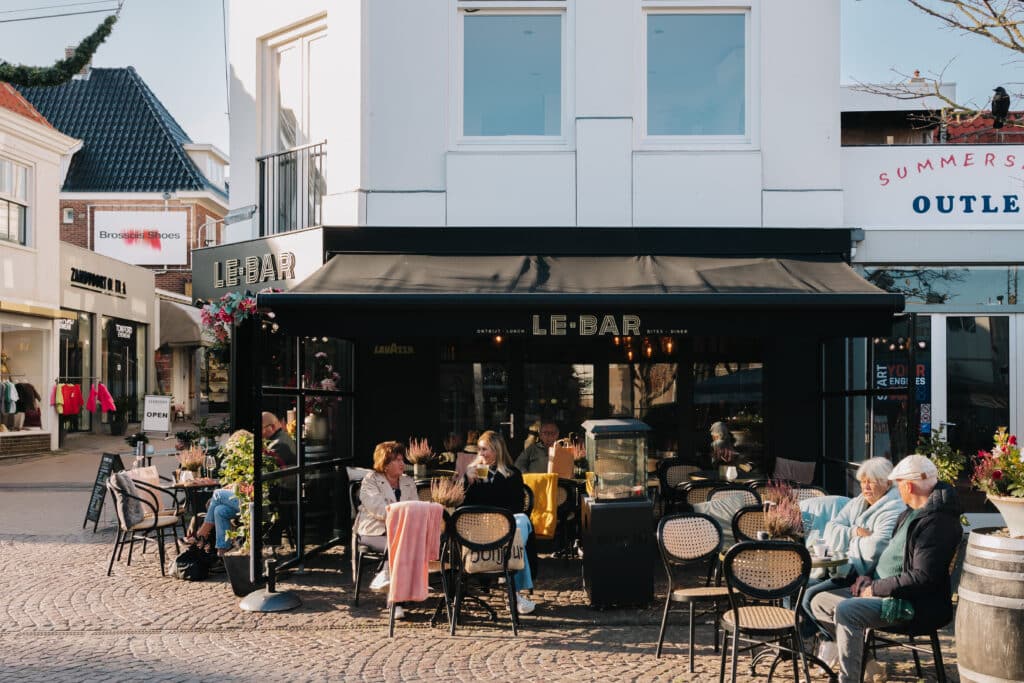 Terras van restaurant Le Bar.