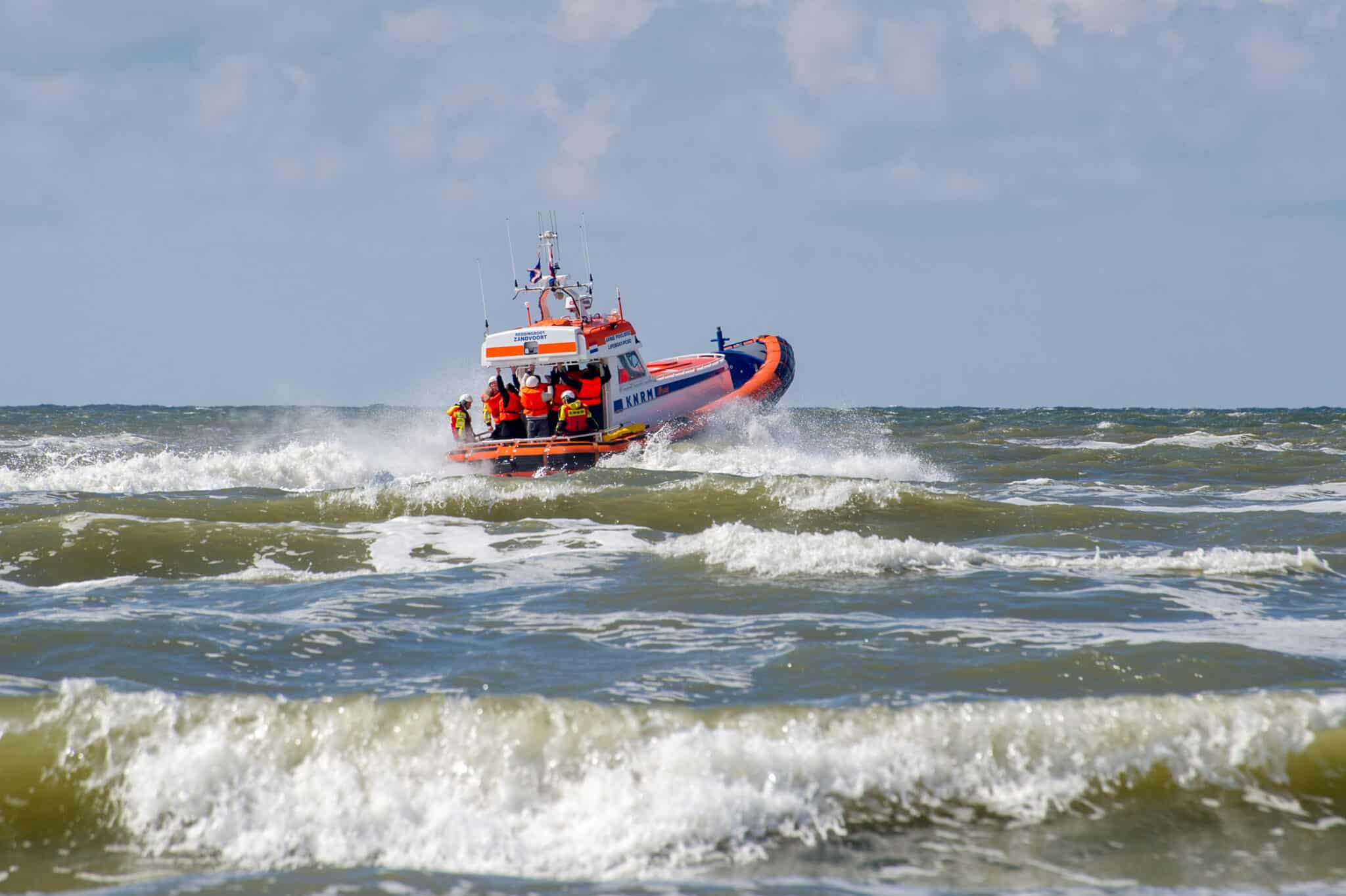 Reddingsboot Zandvoort gaat de zee op