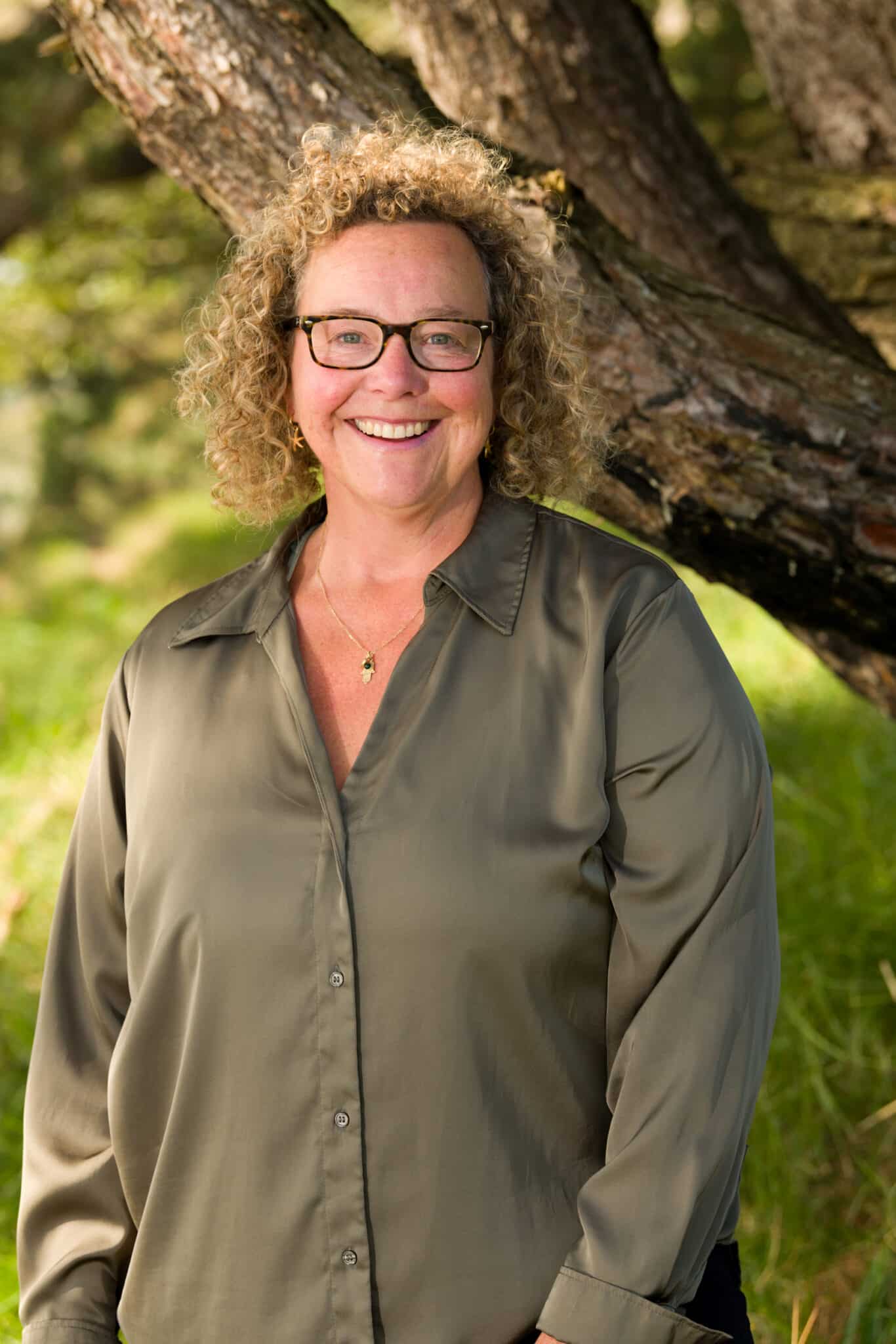 Portet van Mirjam met de Amsterdamse Waterleidingduinen op de achtergrond.