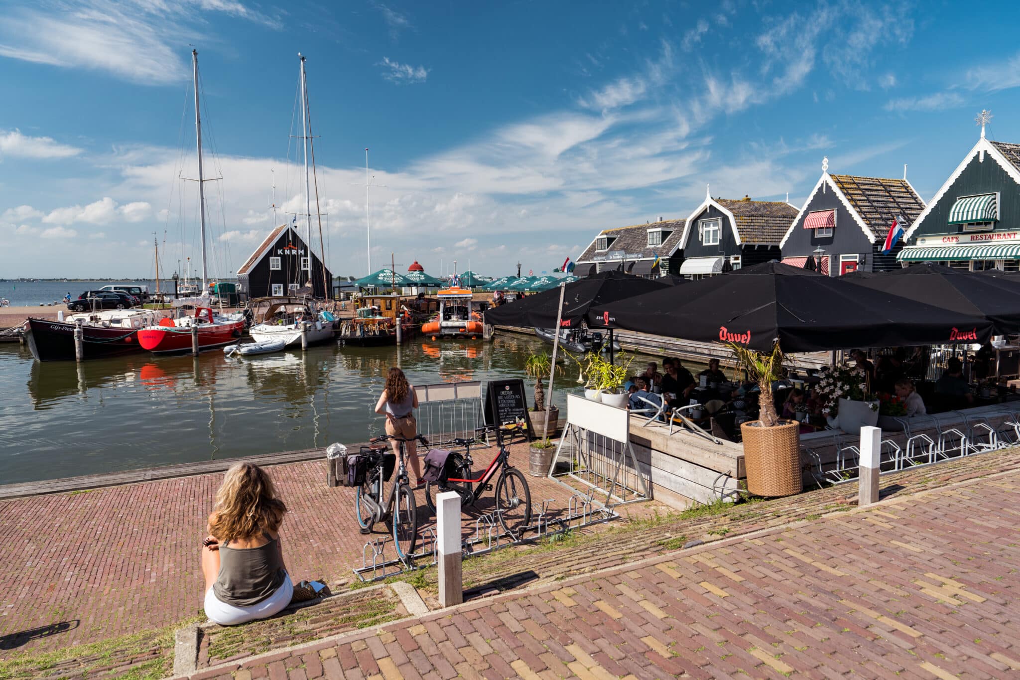 De haven van vissersdorp marken aan het ijsselmeer