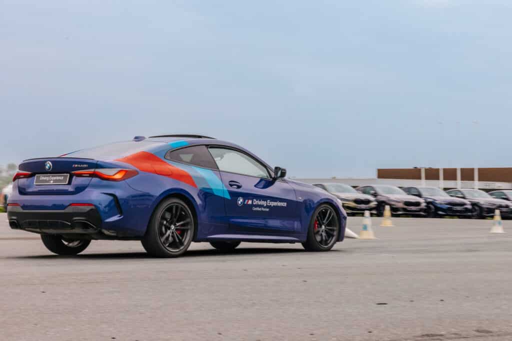 BMW tijdens een slipcursus op BMW Driving experience Slotemakers
