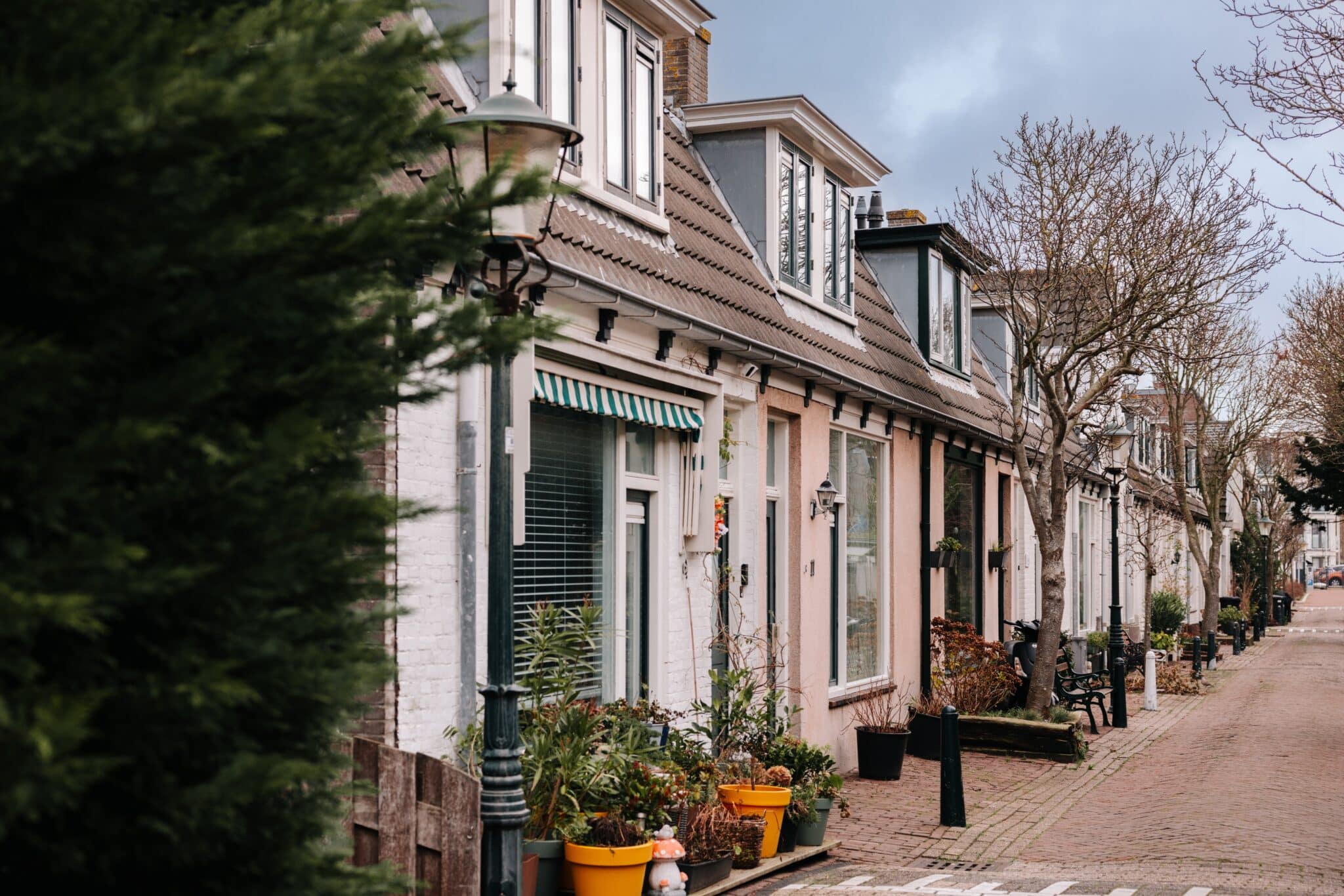 Gezellige Zandvoortse vissershuisjes