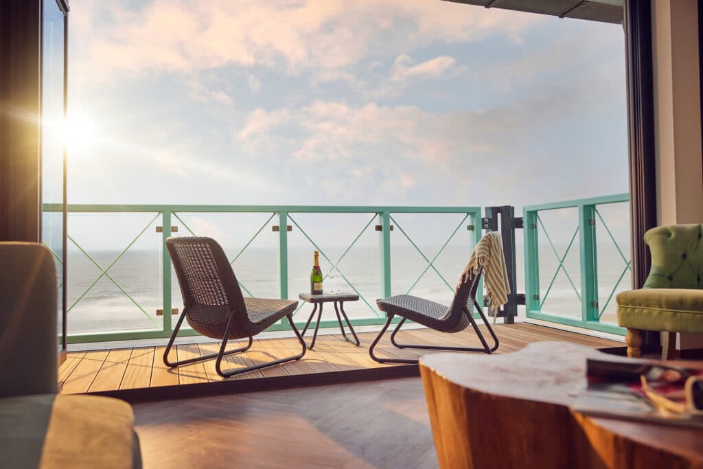 Uitzicht op zee bij het Beachhouse Hotel.