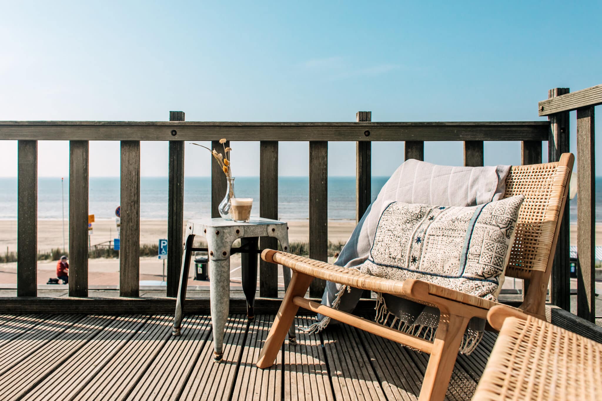 Balkon met uitzicht over zee bij accommodatie Boulevard 5.