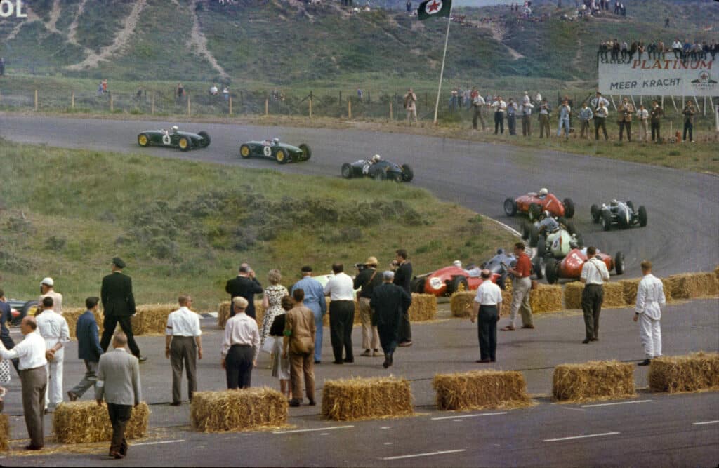 Historische race in de jaren 50-60 op het Circuit van Zandvoort.