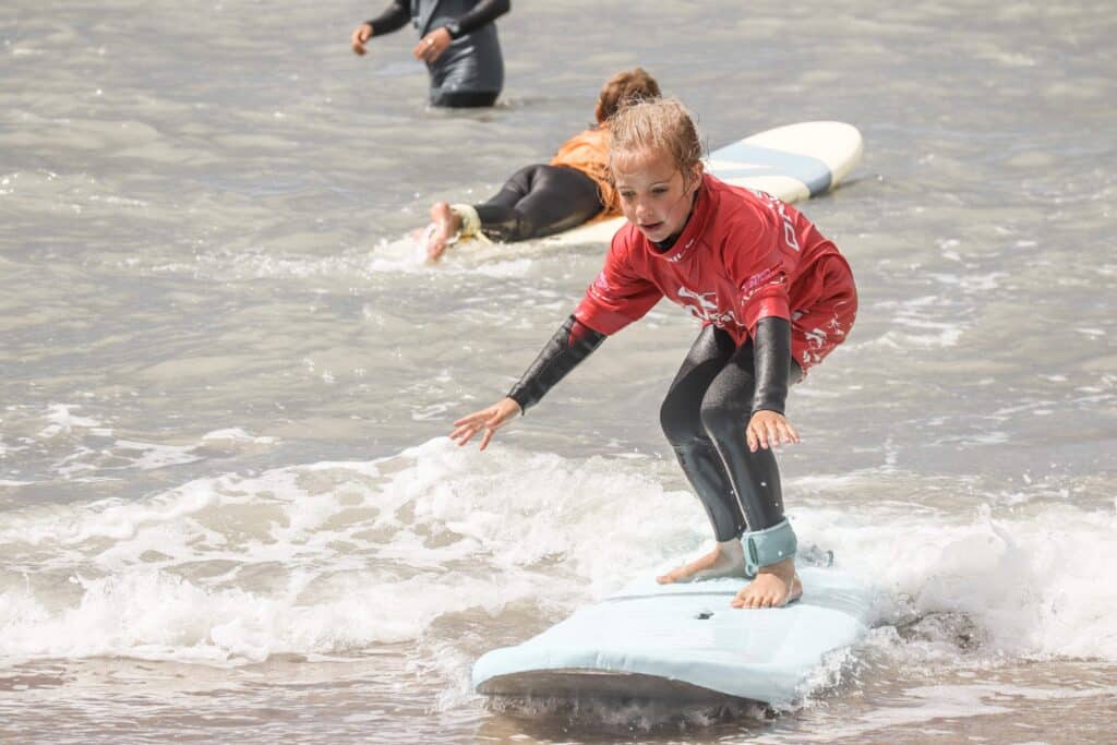surfen-kids-zandvoort zomer strand