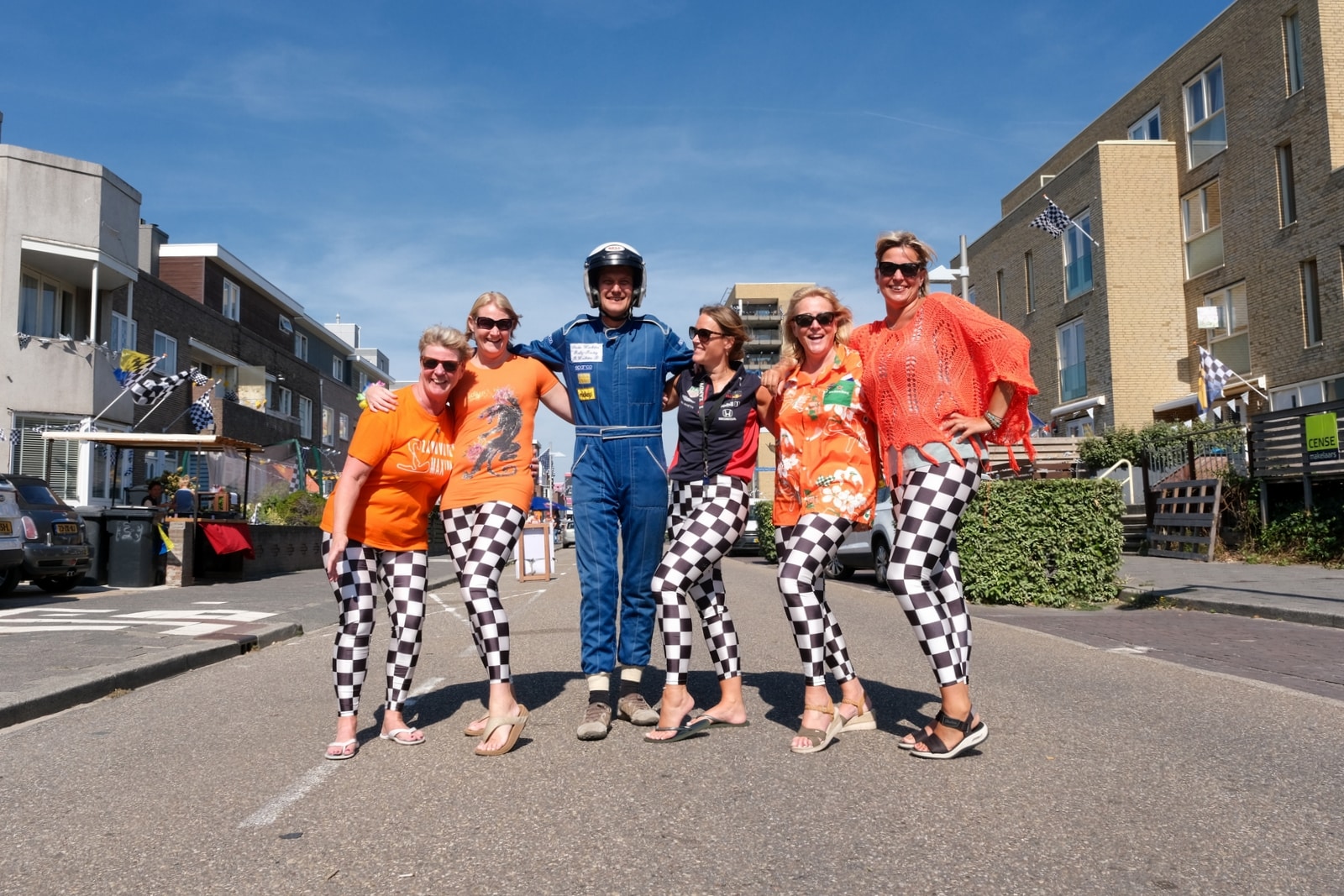 Dames in racebroek tijdens de Formula 1 Heineken Dutch Grand Prix.