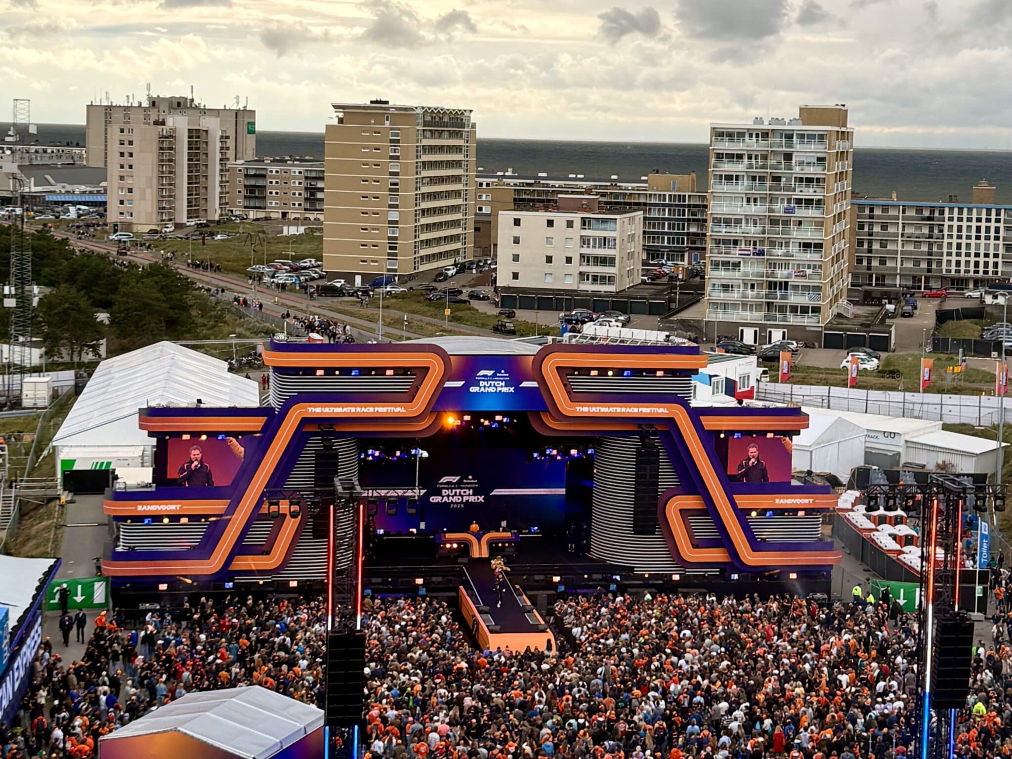 Podium van de Fanzone tijdens de Dutch Grand Prix 2025