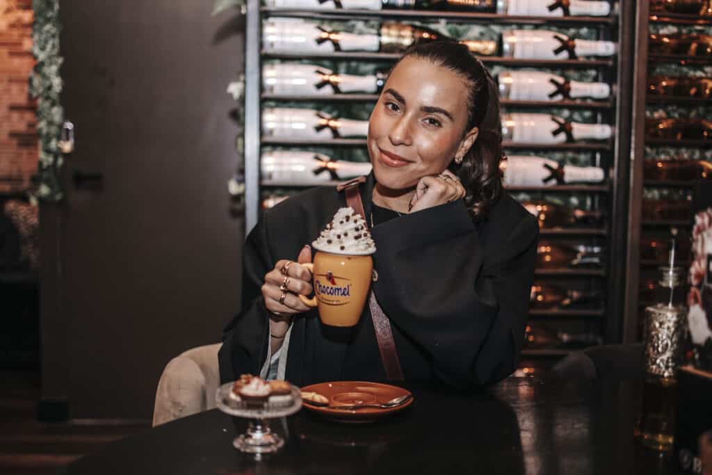 Warme chocolademelk bij restaurant Brazee.