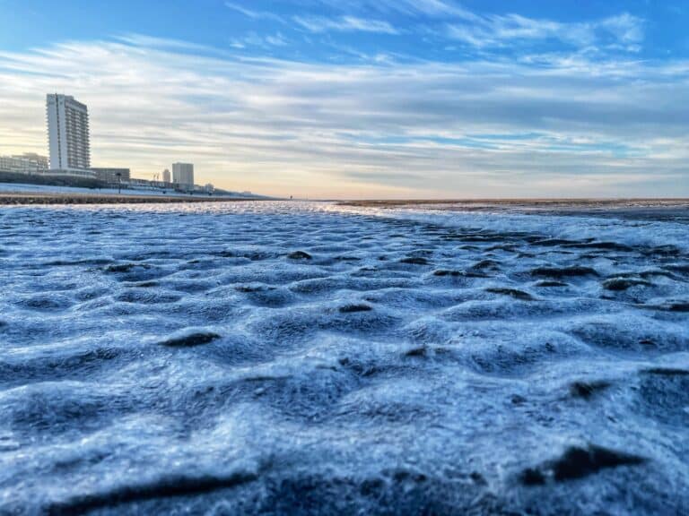 Winter aan zee op het strand van Zandvoort