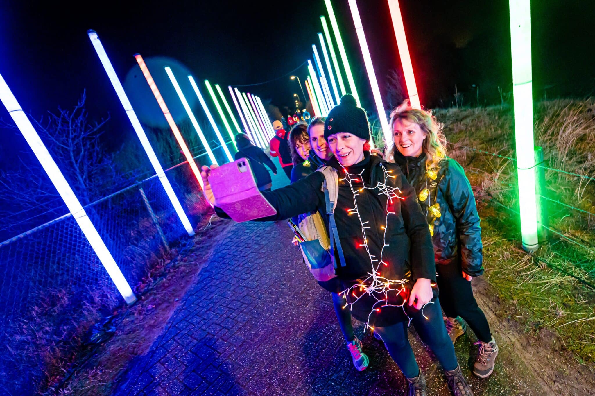 Light walk zandvoort, wandelen in het donker langs de licht installaties