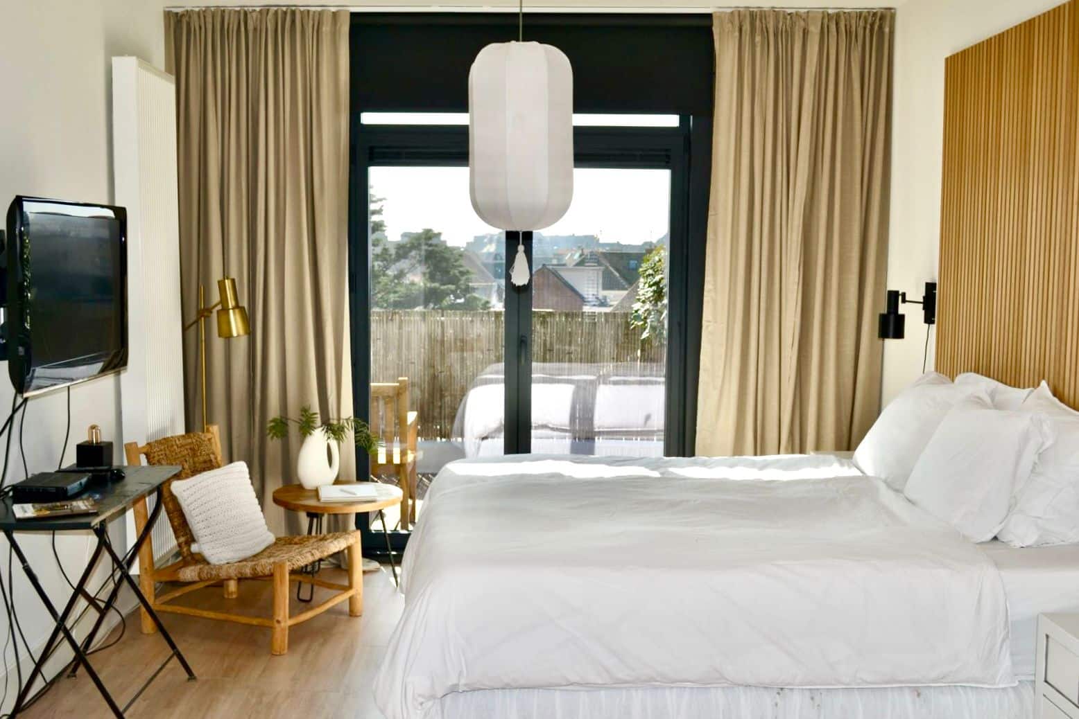 Slaapkamer met uitzicht van Appartement Oranje Nassau aan Zee in Zandvoort